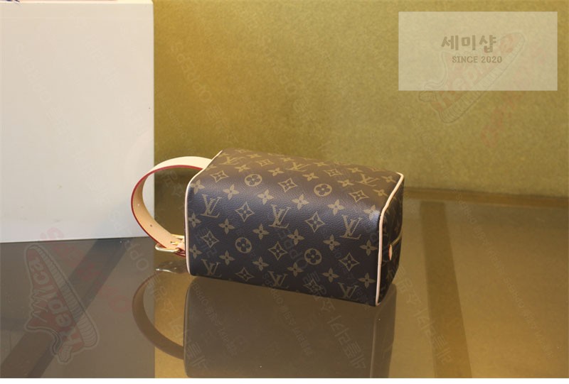 Louis Vuitton 루이비통 락커 돕 키트 모노그램 캔버스 M83112 모노그램 캔버스 Bag 3번 이미지