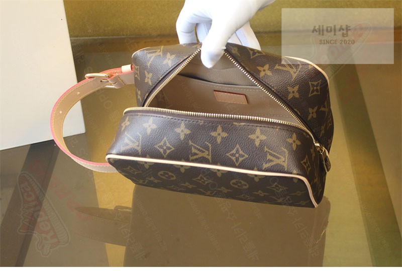 Louis Vuitton 루이비통 락커 돕 키트 모노그램 캔버스 M83112 모노그램 캔버스 Bag 8번 이미지