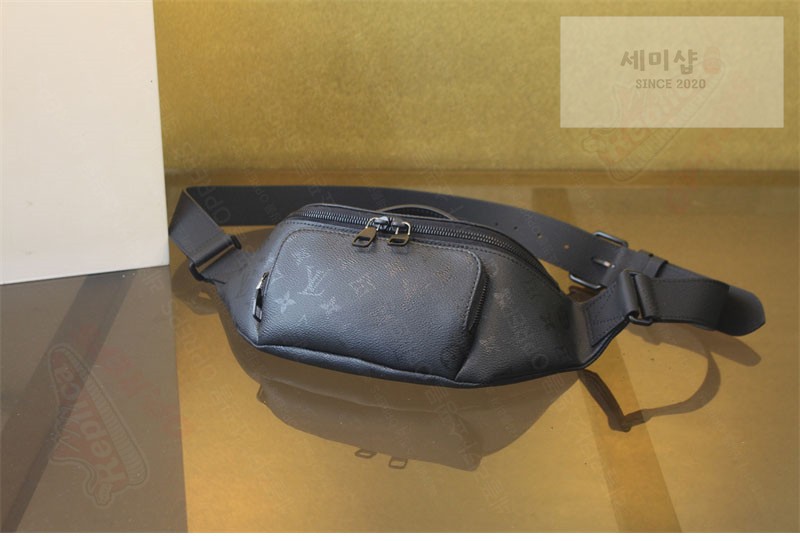 Louis Vuitton 루이비통 러시 범백 모노그램 미드나잇 M26763 미드나잇 모노그램 Bag 4번 이미지