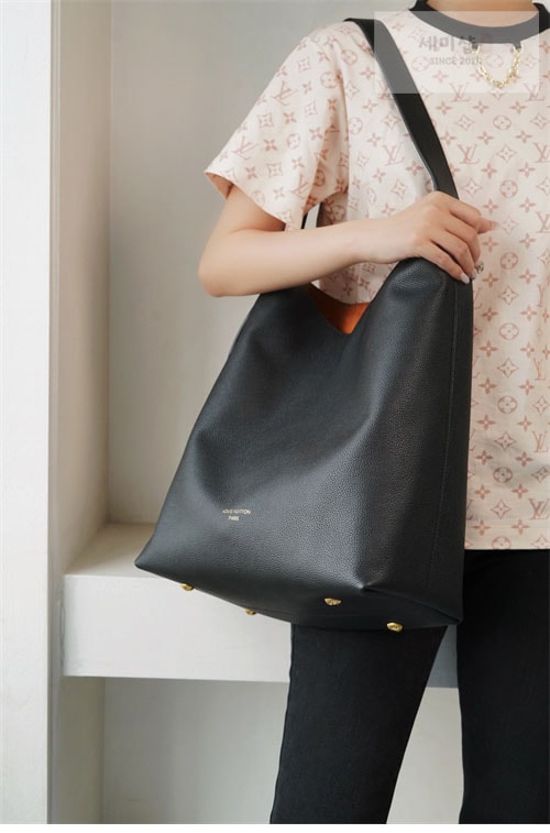 Louis Vuitton 루이비통 로우 키 호보 MM M24856 블랙 Bag 3번 이미지