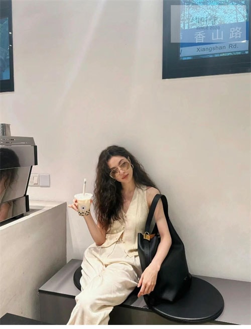 Louis Vuitton 루이비통 로우 키 호보 MM M24856 블랙 Bag 4번 이미지