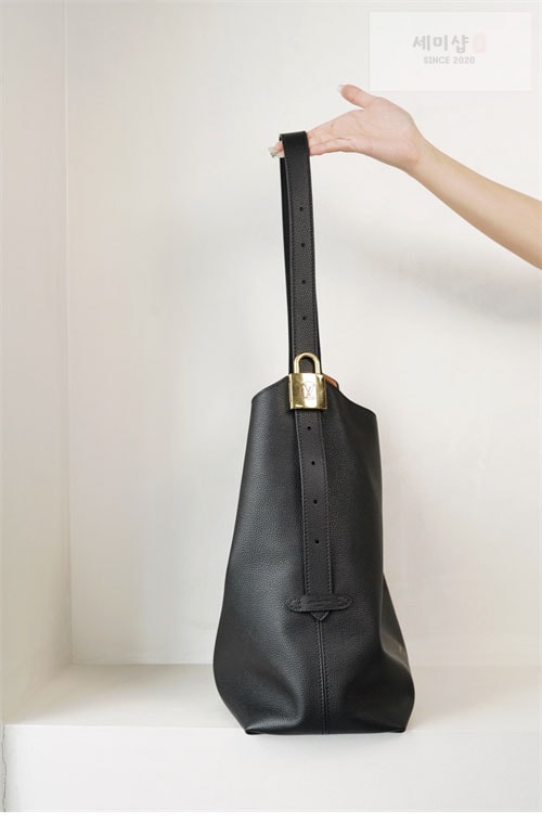 Louis Vuitton 루이비통 로우 키 호보 MM M24856 블랙 Bag 8번 이미지