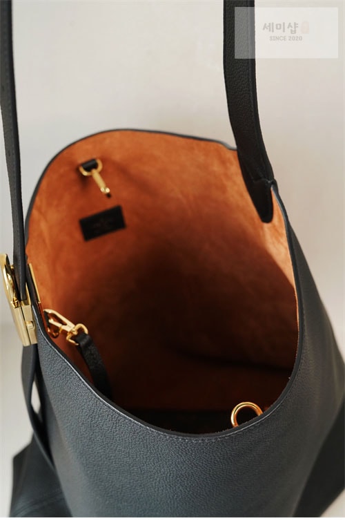 Louis Vuitton 루이비통 로우 키 호보 MM M24856 블랙 Bag 12번 이미지