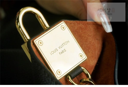Louis Vuitton 루이비통 로우 키 호보 MM M24856 블랙 Bag 15번 이미지