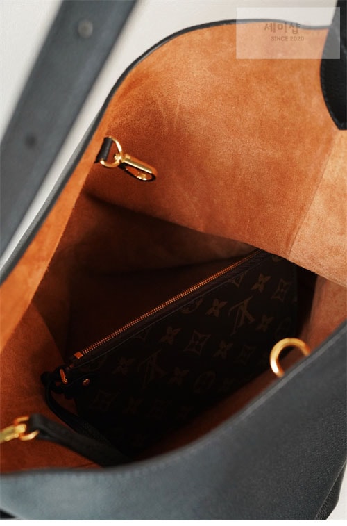 Louis Vuitton 루이비통 로우 키 호보 MM M24856 블랙 Bag 17번 이미지