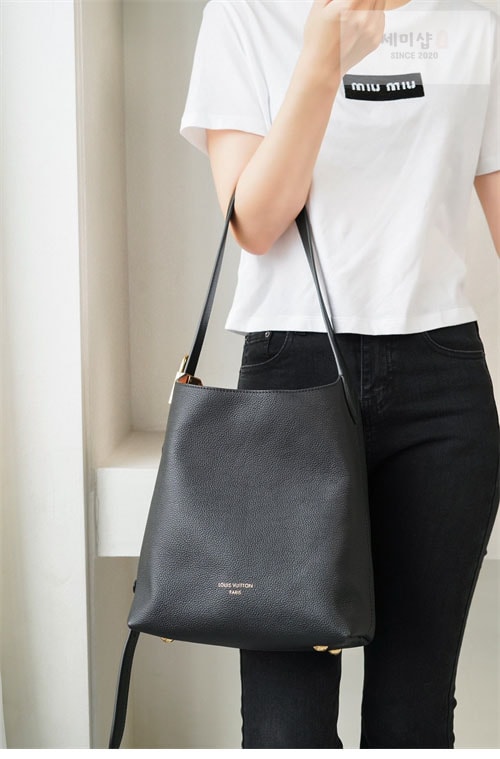 Louis Vuitton 루이비통 로우 키 호보 PM M25352 블랙 Bag 4번 이미지