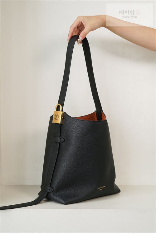 Louis Vuitton 루이비통 로우 키 호보 PM M25352 블랙 Bag 17번 이미지