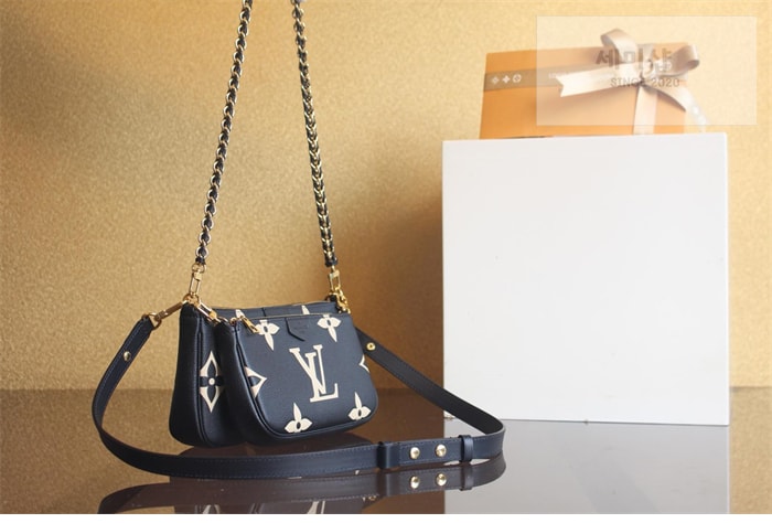 Louis Vuitton 루이비통 멀티 포쉐트 악세수아 앙프렝뜨 모노그램 M45777 블랙바이컬러 Bag 7번 이미지
