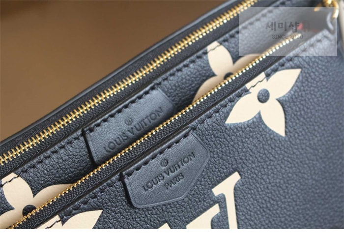 Louis Vuitton 루이비통 멀티 포쉐트 악세수아 앙프렝뜨 모노그램 M45777 블랙바이컬러 Bag 11번 이미지