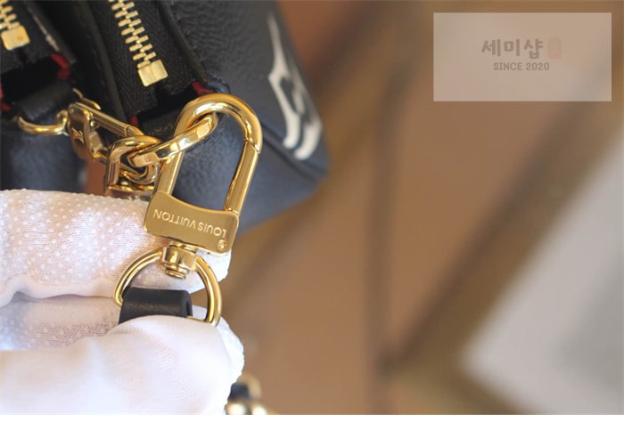 Louis Vuitton 루이비통 멀티 포쉐트 악세수아 앙프렝뜨 모노그램 M45777 블랙바이컬러 Bag 4번 이미지