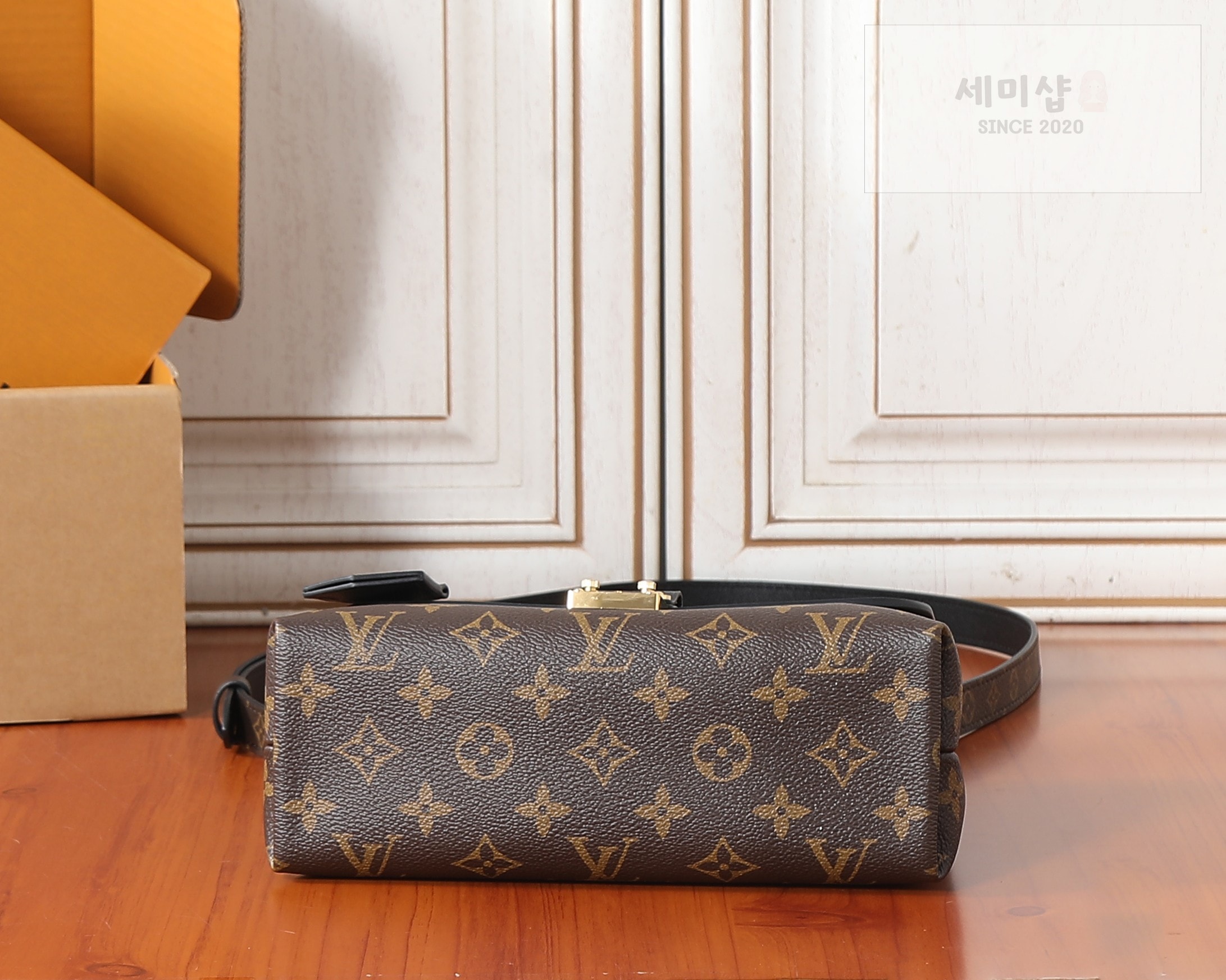 루이비통 루이비통 모노그램 마들렌 BB 모노그램 블랙 Bag 4번 이미지