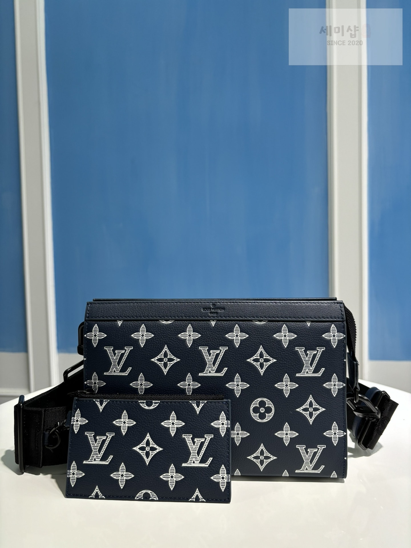 Louis Vuitton 루이비통 모노그램 이클립스 가스통 웨어러블 월릿 M83384 네이비 블루 Bag 2번 이미지