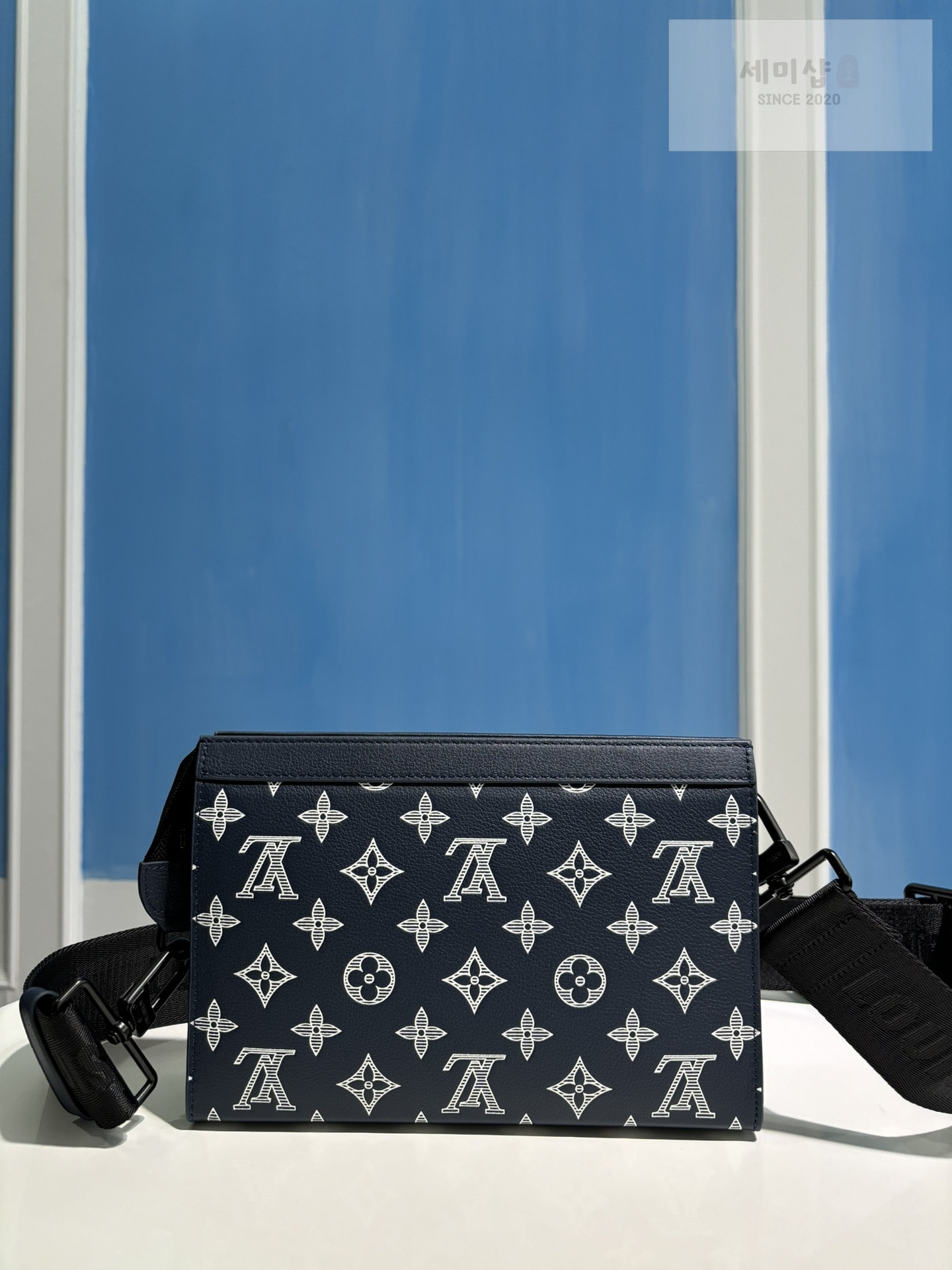 Louis Vuitton 루이비통 모노그램 이클립스 가스통 웨어러블 월릿 M83384 네이비 블루 Bag 5번 이미지