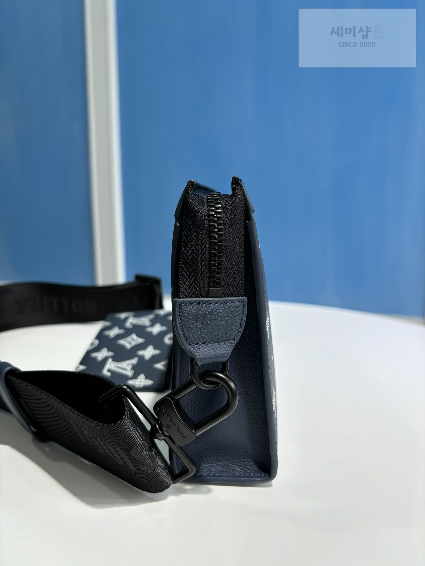 Louis Vuitton 루이비통 모노그램 이클립스 가스통 웨어러블 월릿 M83384 네이비 블루 Bag 9번 이미지