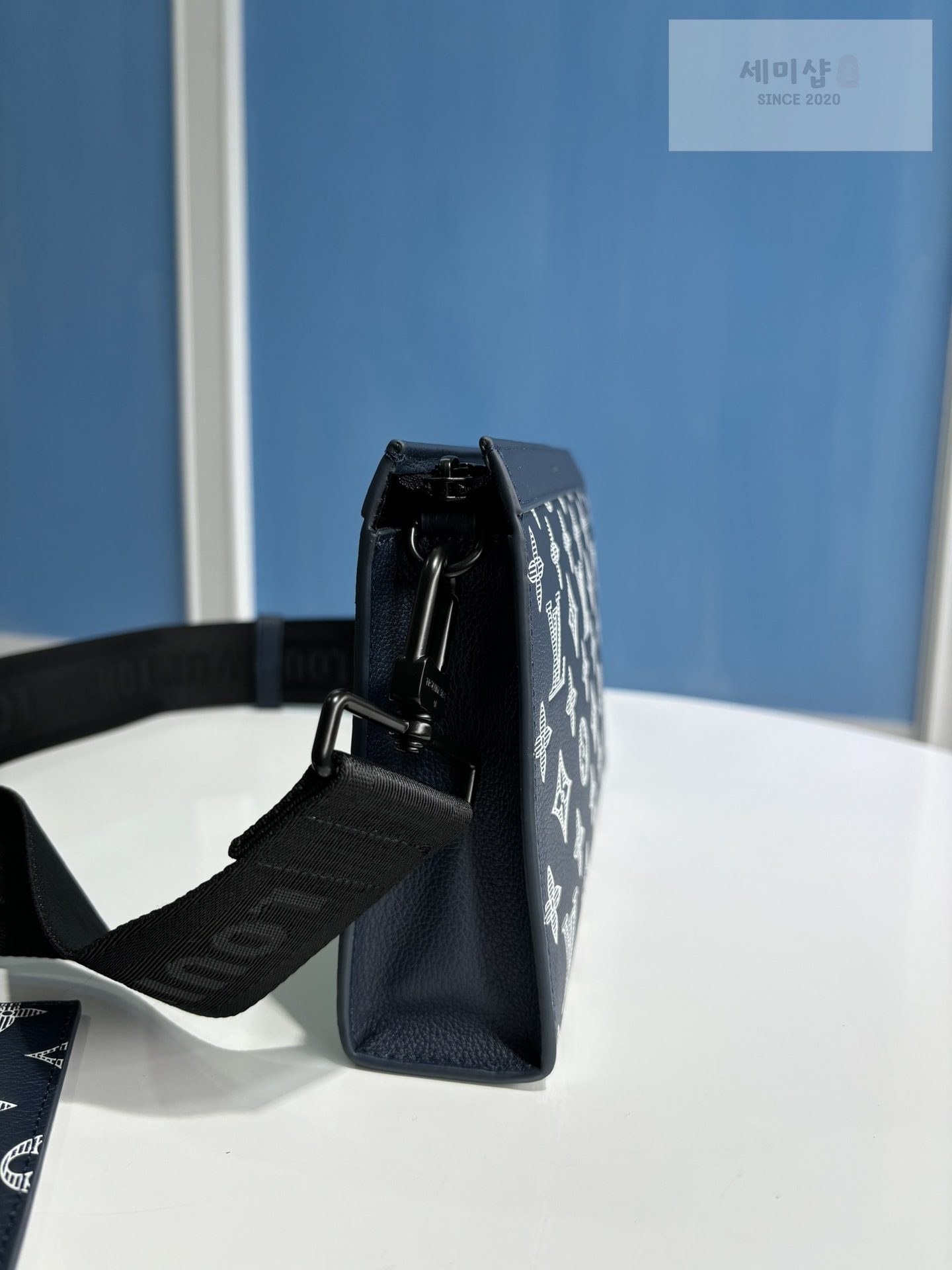 Louis Vuitton 루이비통 모노그램 이클립스 가스통 웨어러블 월릿 M83384 네이비 블루 Bag 1번 이미지
