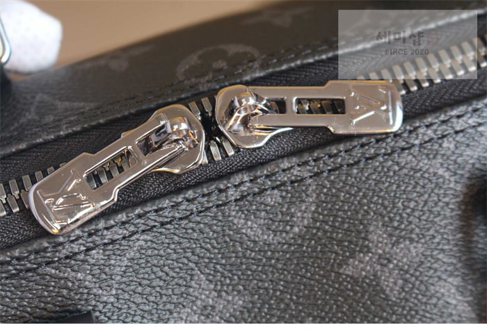 Louis Vuitton 루이비통 모노그램 이클립스 반둘리에 45 M40569 이클립스 모노그램 Bag 9번 이미지