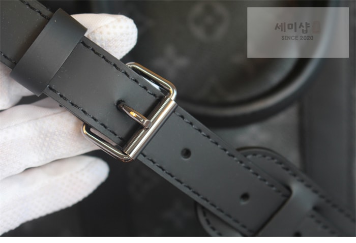 Louis Vuitton 루이비통 모노그램 이클립스 반둘리에 45 M40569 이클립스 모노그램 Bag 7번 이미지