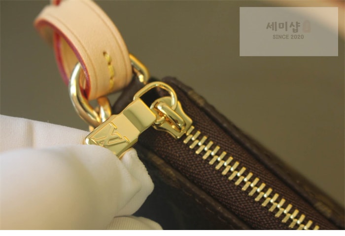 Louis Vuitton 루이비통 모노그램 포쉐트 악세수아 M82766 모노그램 Bag 3번 이미지