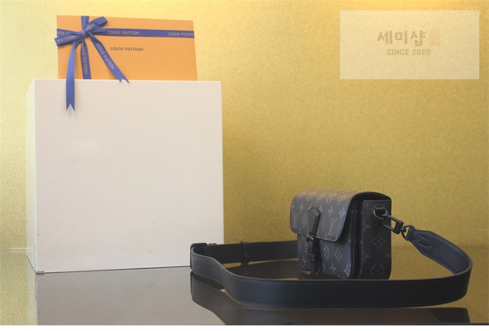 Louis Vuitton 루이비통 몽수리 웨어러블 월릿 크로스백 이클립스 모노그램 M83567 이클립스 모노그램 Bag 5번 이미지