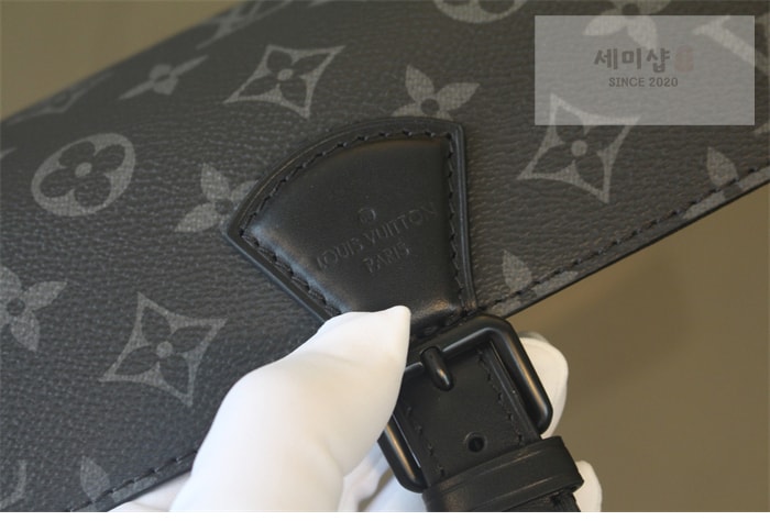 Louis Vuitton 루이비통 몽수리 웨어러블 월릿 크로스백 이클립스 모노그램 M83567 이클립스 모노그램 Bag 1번 이미지