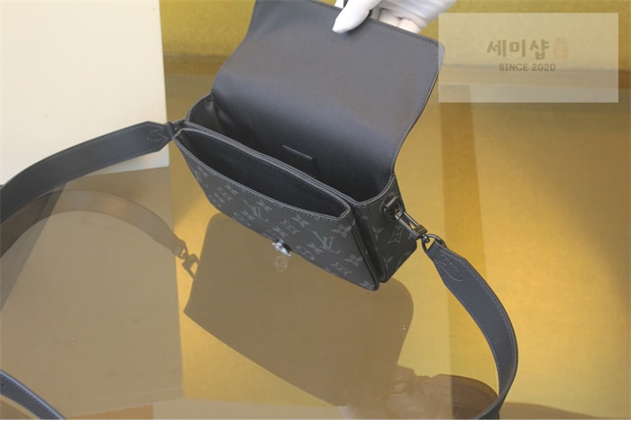 Louis Vuitton 루이비통 몽수리 웨어러블 월릿 크로스백 이클립스 모노그램 M83567 이클립스 모노그램 Bag 9번 이미지