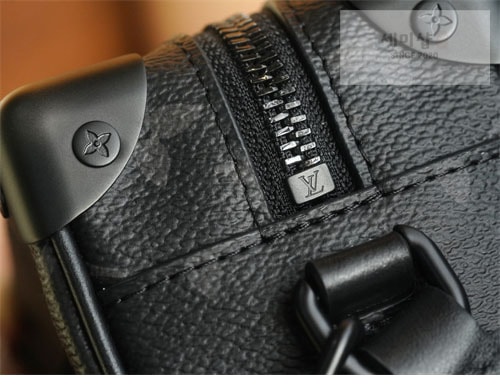 Louis Vuitton 루이비통 미니 소프트 트렁크 모노그램 이클립스 M44735 이클립스 모노그램 Bag 11번 이미지
