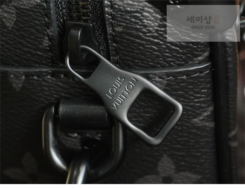 Louis Vuitton 루이비통 미니 소프트 트렁크 모노그램 이클립스 M44735 이클립스 모노그램 Bag 17번 이미지