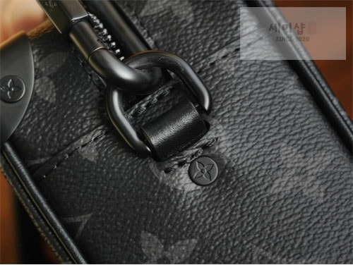 Louis Vuitton 루이비통 미니 소프트 트렁크 모노그램 이클립스 M44735 이클립스 모노그램 Bag 18번 이미지