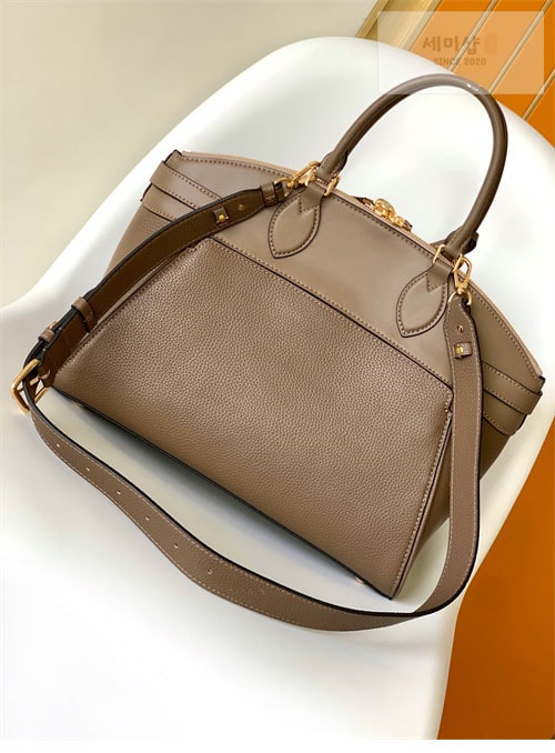 Louis Vuitton 루이비통 하이엔드 레더 방돔 MM M22925 브라운 Bag 31번 이미지