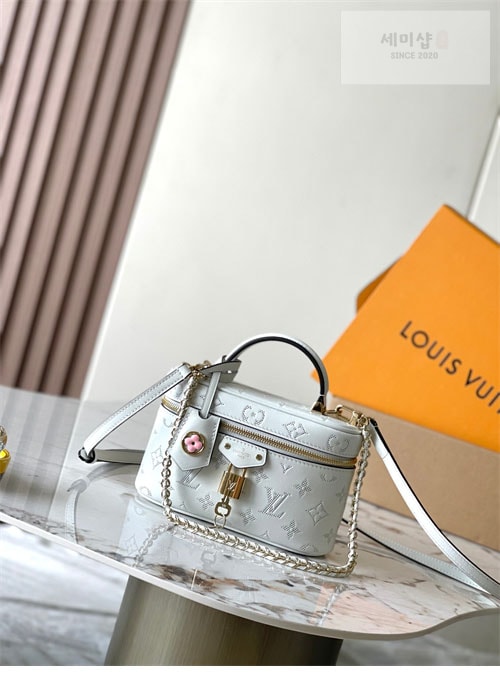 Louis Vuitton 루이비통 베니티 체인 파우치 M11298 햇살 Bag 11번 이미지