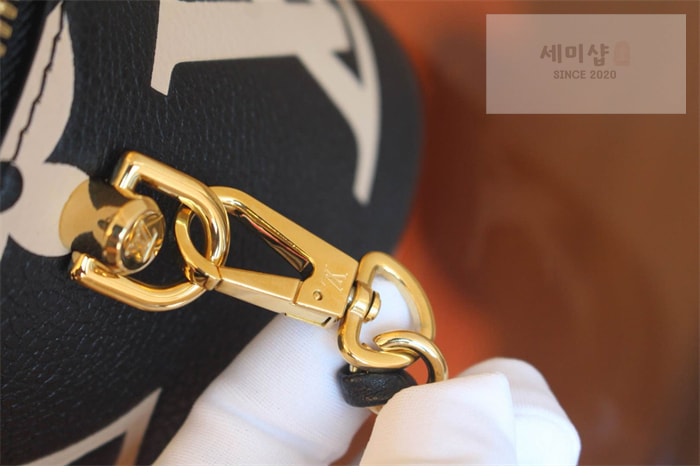 Louis Vuitton 루이비통 베니티 PM 앙프렝뜨 모노그램 M45780 블랙바이컬러 Bag 8번 이미지