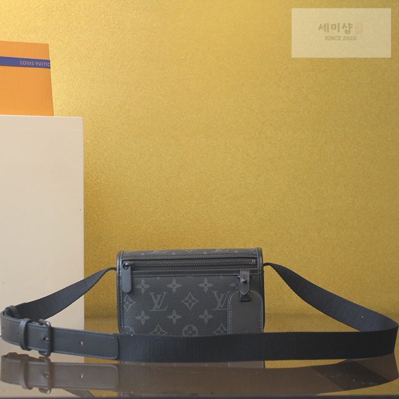 Louis Vuitton 루이비통 보스포어 웨어러블 월릿 이클립스 모노그램 M12599 이클립스 모노그램 Bag 1번 이미지