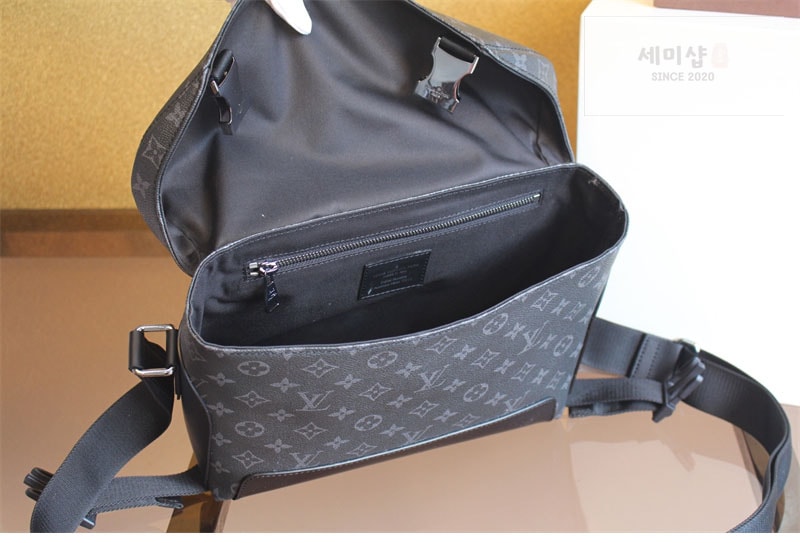 Louis Vuitton 루이비통 보이저 메신저백 PM M40511 이클립스 모노그램 Bag 9번 이미지