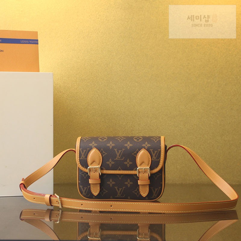 Louis Vuitton 루이비통 사첼 웨어러블 월릿 모노그램 캔버스 M26805 모노그램 캔버스 Bag 1번 이미지