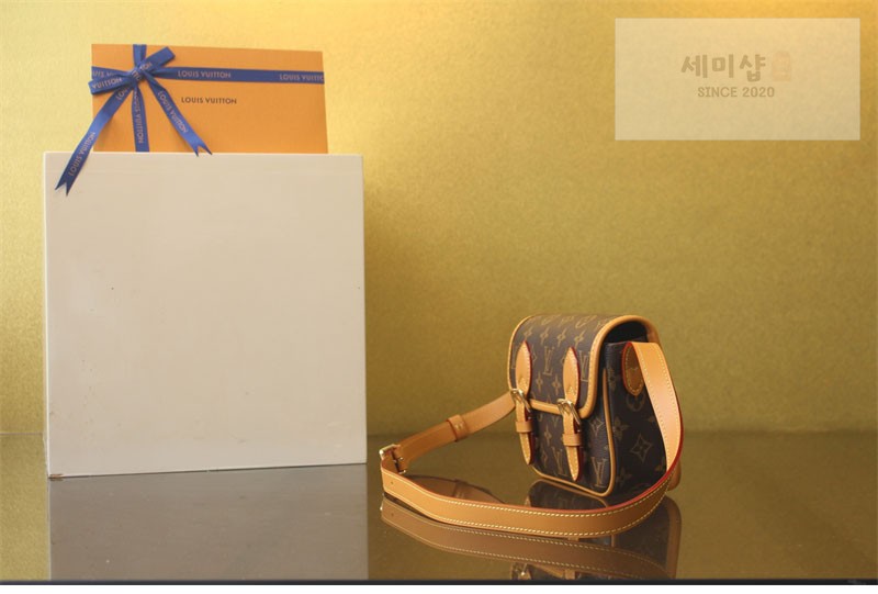 Louis Vuitton 루이비통 사첼 웨어러블 월릿 모노그램 캔버스 M26805 모노그램 캔버스 Bag 2번 이미지