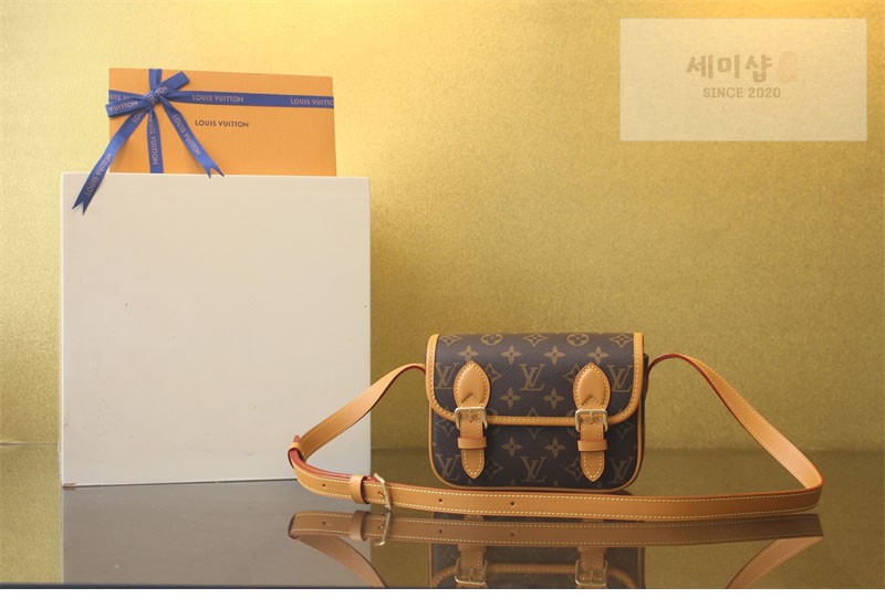 Louis Vuitton 루이비통 사첼 웨어러블 월릿 모노그램 캔버스 M26805 모노그램 캔버스 Bag 3번 이미지