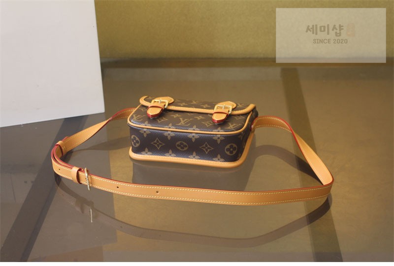Louis Vuitton 루이비통 사첼 웨어러블 월릿 모노그램 캔버스 M26805 모노그램 캔버스 Bag 4번 이미지