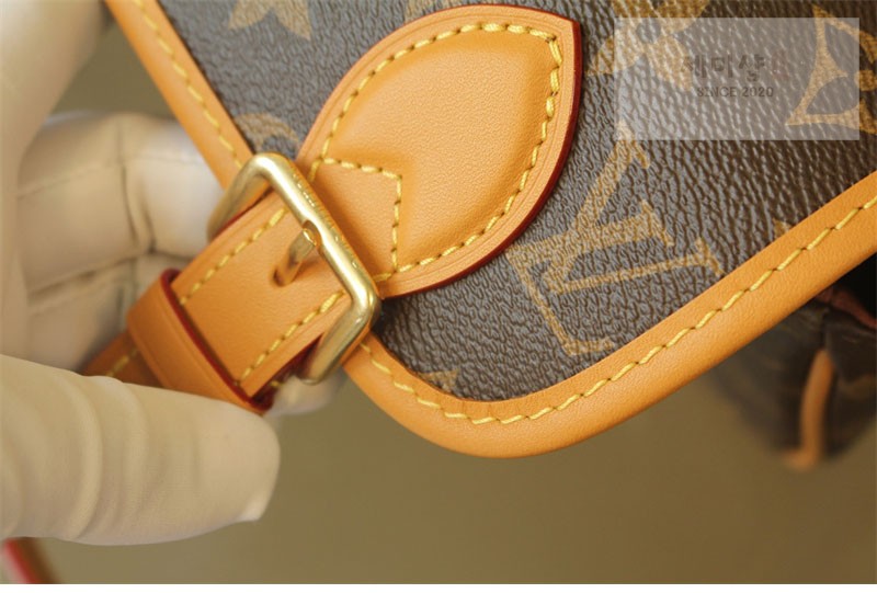 Louis Vuitton 루이비통 사첼 웨어러블 월릿 모노그램 캔버스 M26805 모노그램 캔버스 Bag 6번 이미지