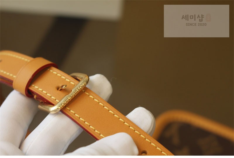 Louis Vuitton 루이비통 사첼 웨어러블 월릿 모노그램 캔버스 M26805 모노그램 캔버스 Bag 7번 이미지