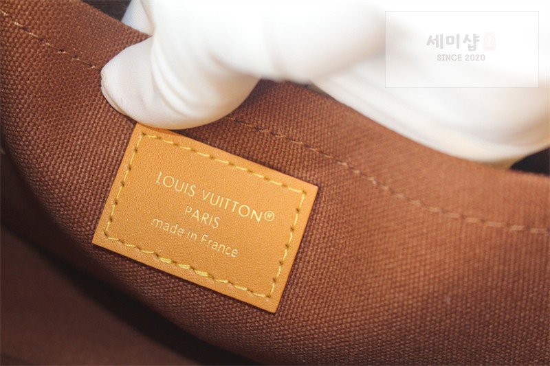 Louis Vuitton 루이비통 사첼 웨어러블 월릿 모노그램 캔버스 M26805 모노그램 캔버스 Bag 8번 이미지
