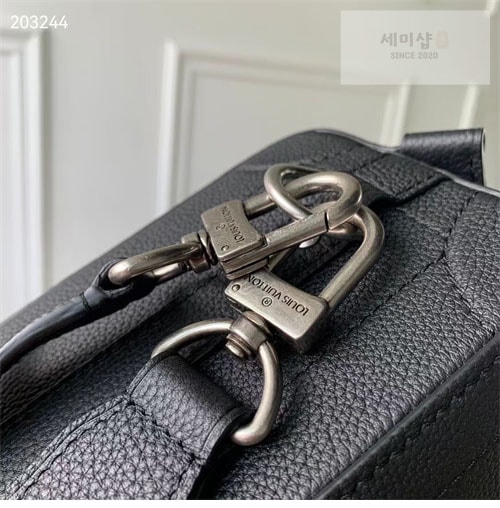 Louis Vuitton 루이비통 소울 트렁크 이스트 웨스트백 M11615 블랙 Bag 3번 이미지