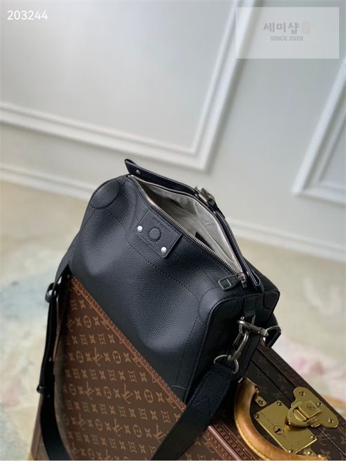 Louis Vuitton 루이비통 소울 트렁크 이스트 웨스트백 M11615 블랙 Bag 4번 이미지