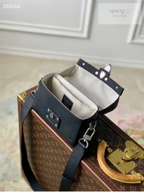 Louis Vuitton 루이비통 소울 트렁크 M11516 블랙 Bag 9번 이미지