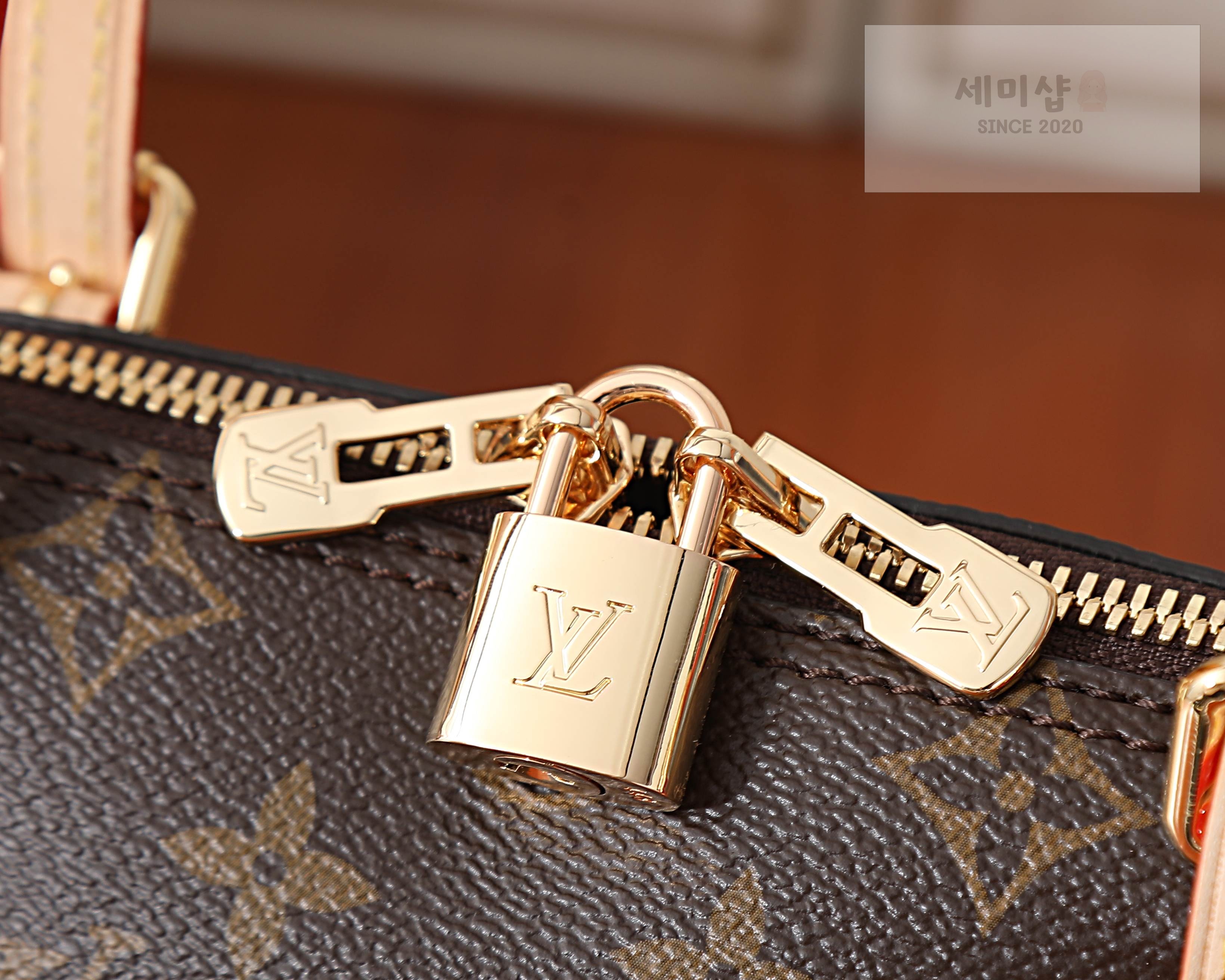 루이비통 루이비통 스콰이어 이스트 웨스트 레플리카 5번 이미지 - Bag | 세미샵 레플리카 사이트