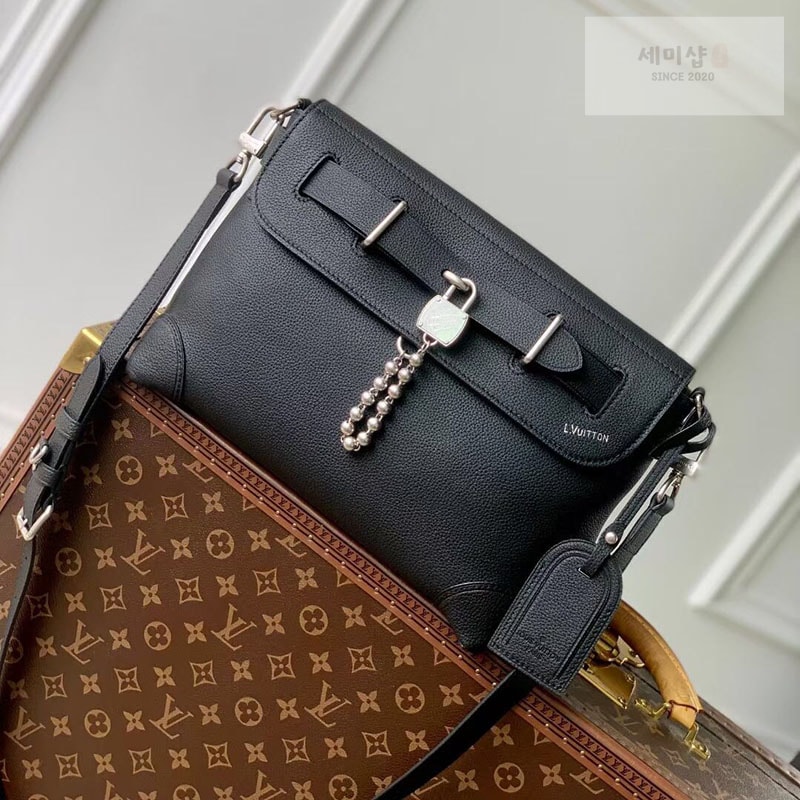 Louis Vuitton 루이비통 스트리머 크로스바디 크로스백 M11607 블랙 Bag 1번 이미지