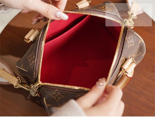 Louis Vuitton 루이비통 스피디 반둘리에 20 토트백 M46222 모노그램 Bag 7번 이미지