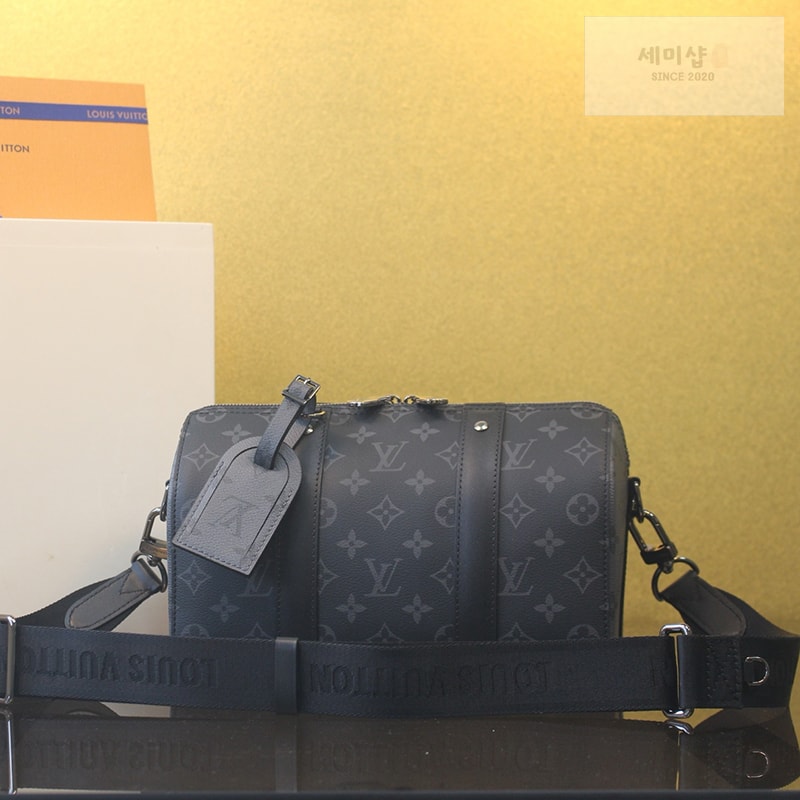 Louis Vuitton 루이비통 시티 키폴 크로스백 이클립스 모노그램 M45936 이클립스 모노그램 Bag 2번 이미지