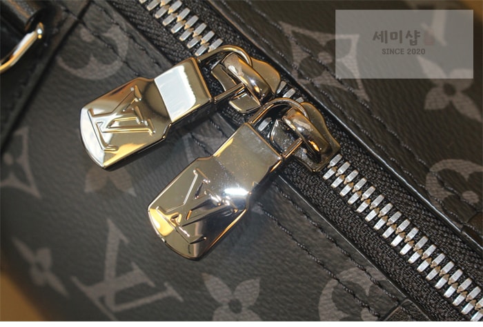 Louis Vuitton 루이비통 시티 키폴 크로스백 이클립스 모노그램 M45936 이클립스 모노그램 Bag 7번 이미지