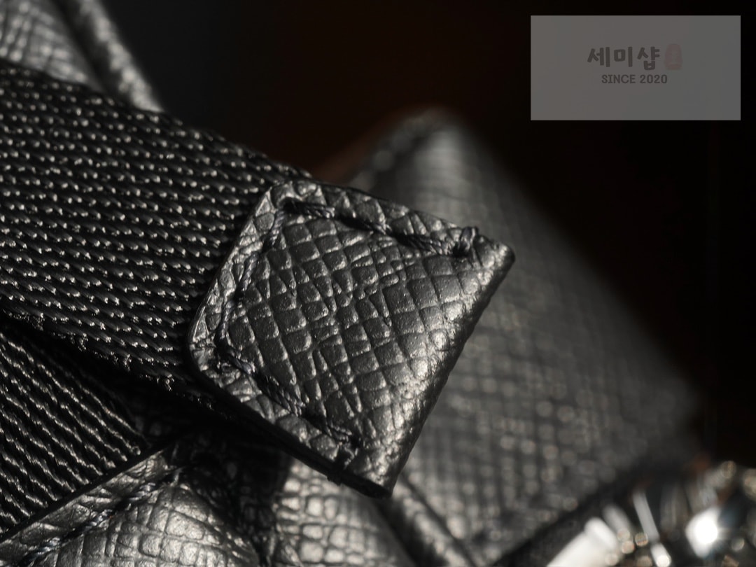 Louis Vuitton 루이비통 아웃도어 모노그램 메신저 크로스백 M30233 이클립스 모노그램 Bag 5번 이미지