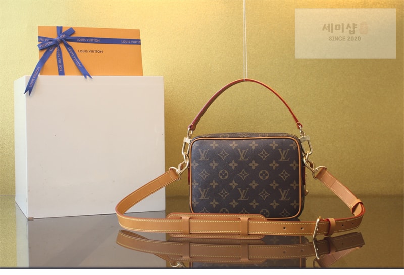 Louis Vuitton 루이비통 아카이브 닐 크로스백 모노그램 M14016 모노그램 Bag 4번 이미지